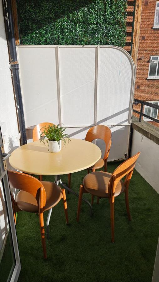Spacious Two Bedroom Apartment In Battersea, Free Parking London Ngoại thất bức ảnh